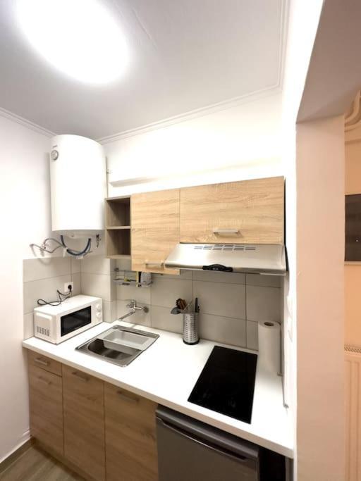Petite Retreat In Kolonaki, Athens /Netflix Apartment Exterior photo